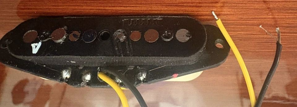 Pastilla Fender Noiseless 055536 - con cubierta blanca envejecida Foto 3 de 4