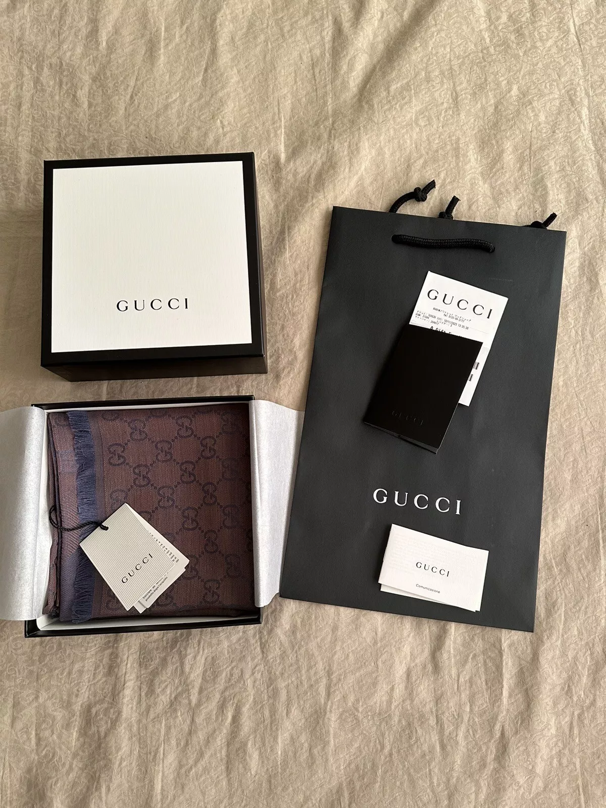Châle écharpe GUCCI NEUF DANS SA BOÎTE GG Guccissima 140 x 140 cm laine bleue soie