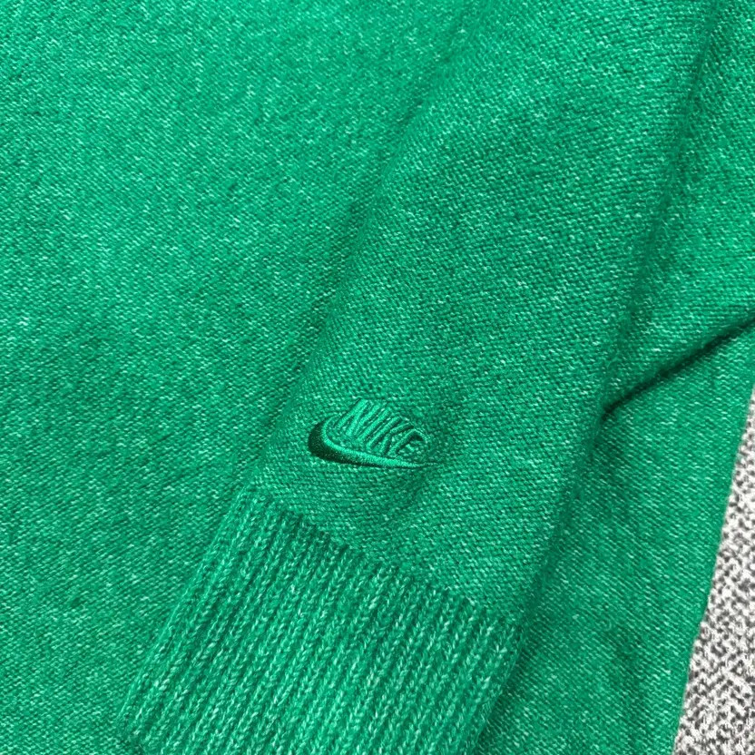 Nike Techpack V-neck Knit Sweater Green Size L
