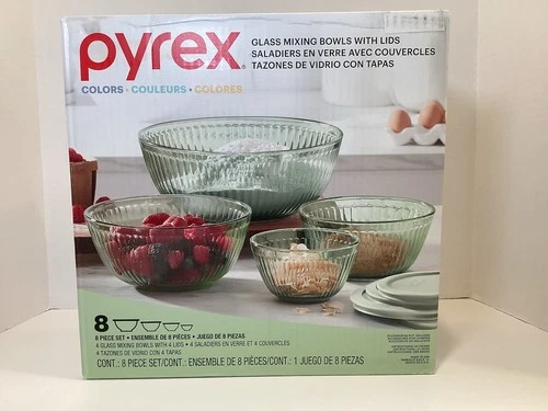 Pyrex Light Green Colored Glass Mixing Bowl Set with Lids 8 Piece Set - NEW 💚