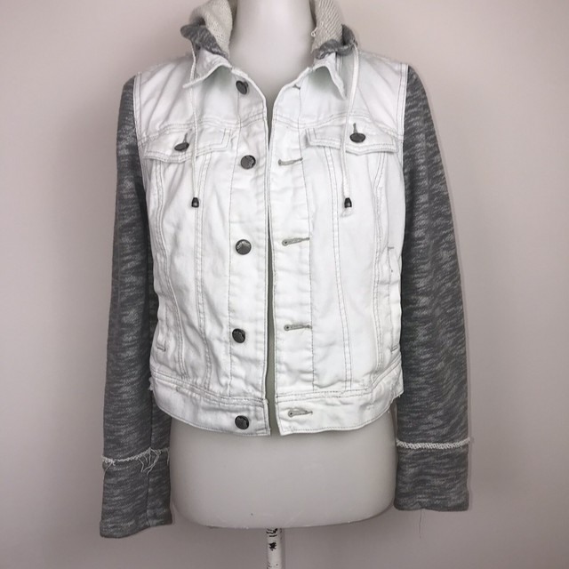 jean jacket white hoodie outfit