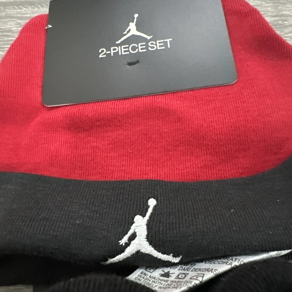 Jordan Booties Crib  Hat And Booties Shoes Socks Baby Newborn 0/6 Red And Black - Image 3 of 4