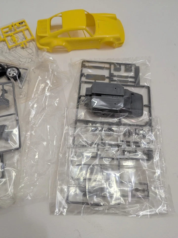 Fujimi 1/24 Porsche 911 Carrera 3.8 RS - Immagine 4 di 4