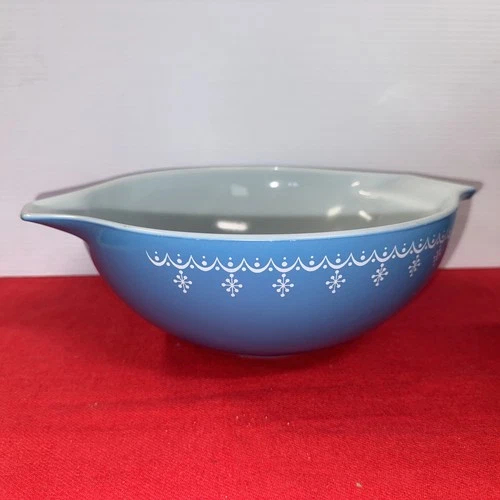 Pyrex Cinderella Bowl 4 Qt #444 Snowflake Blue  Vintage Nice Condition