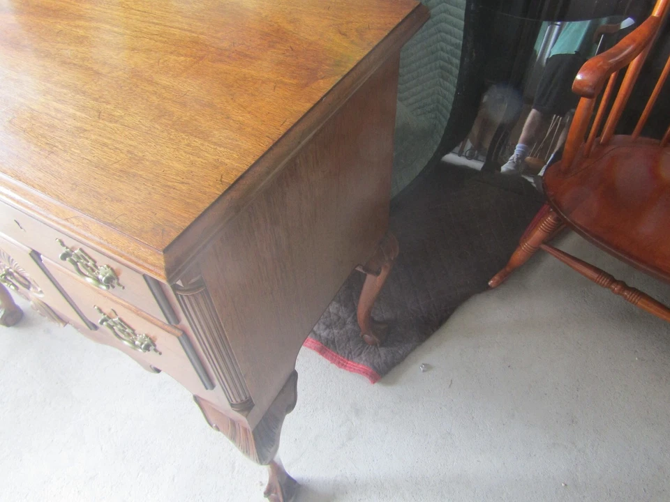 Muebles BIGGS bola y garra caoba Lowboy Foto 4 de 4