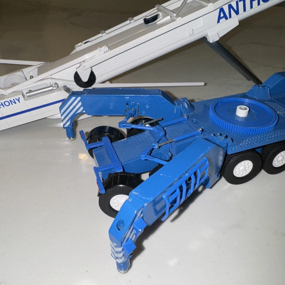 Grúa telescópica Demag AC1600 - Anthony - Modelos Zon 1:50 Modelo #9701 Foto 4 de 4