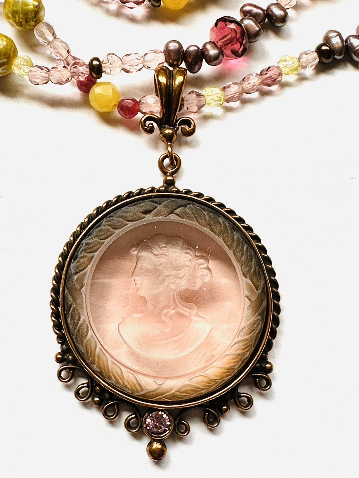 VINTAGE EXTASIA INTAGLIO CAMEO FROSTED NECKLACE JEWELRY Light Purple