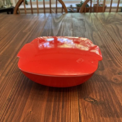 Pyrex Vintage Bright Red Square/Round Casserole Dish 1.5 Quart with Lid A-21