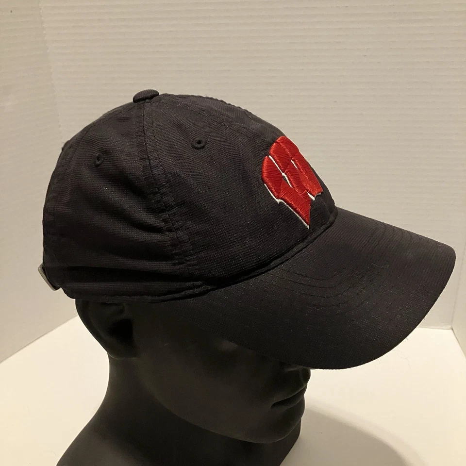 威斯康星獾阿迪达斯男式帽子可调节黑色NCAA篮球帽GUC — 第 3/4 张图片