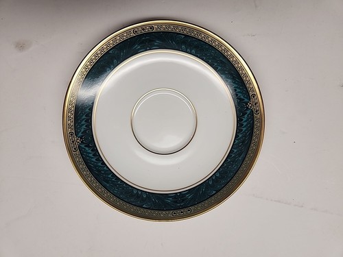 LENOX FINE BONE CHINA Classic Edition 5 Piece Place Settings, USA made. - Picture 7 of 10