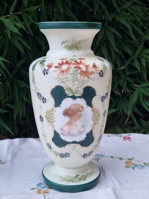 ANTIKE VIKTORIANISCHE BLUMENVASE AUS MILCHGLAS HANDBEMALT 