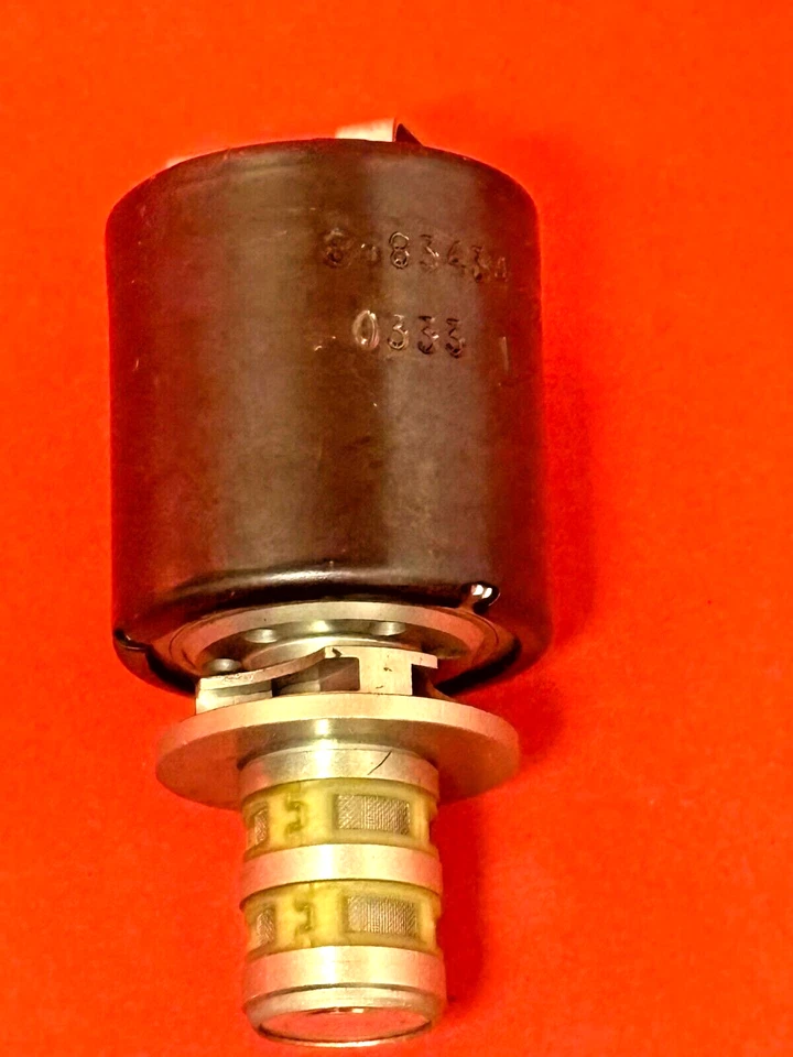 Solenoide de control de transmisión automática OEM GM 8683434 para Chevrolet GMC Foto 2 de 4