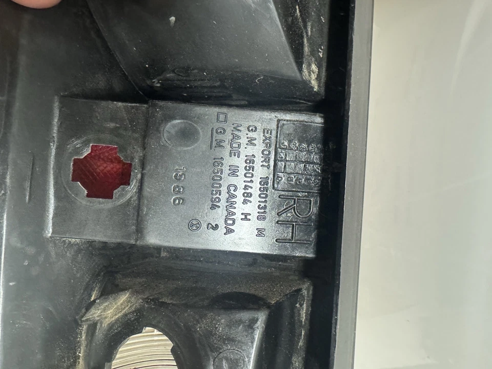 Chevy/GMC S10, Blazer, S15, задний фонарь Jimmy RH GM PN 919680 новый из старых запасов - Изображение 3 из 4