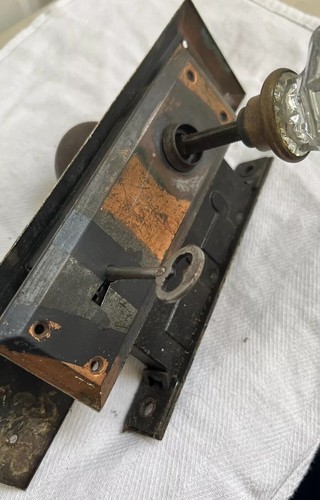 Antikes Corbin Riegelschloss & Skelettschlüssel mit Platten, Glasknopf & Metallknopf - Bild 15 von 20