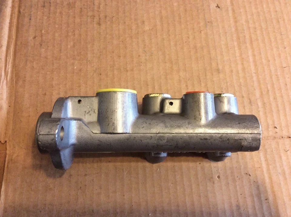 Cilindro maestro de freno Wagner R122617 para Chevy Cavalier Sunfire 95-99 Foto 4 de 4