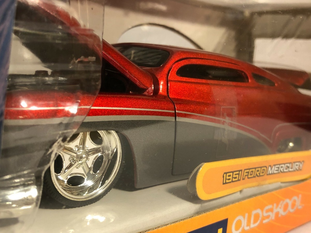 JadaToys 1/24 1951 マーキュリー Amazon.com: Jada Toys Bigtime Muscle 1:24 1951 Mercury Coupe