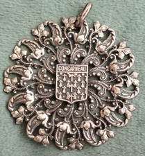 Ancien Pendentif Concarneau Bretagne en métal argenté collier breton Blason