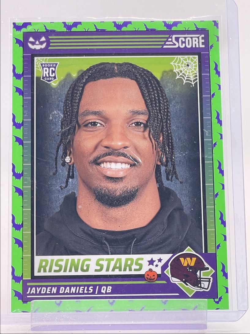 JAYDEN DANIELS 2024 SCORE-A-TREAT ROOKIE RISING STARS GREEN BATS RC Q0673
