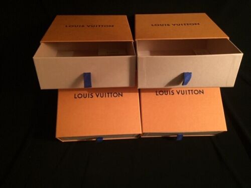 LOUIS VUITTON Lot de 4 boîtes neuves type ceinture, accessoires - Photo 1/4