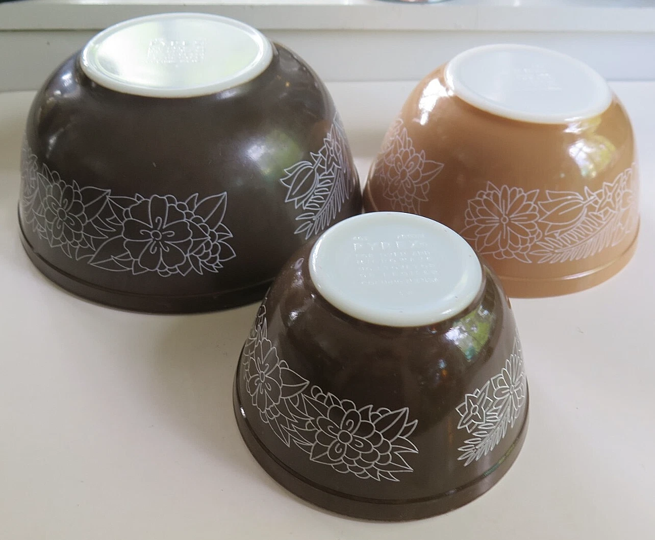 Pyrex Mixing Bowls 403, 402, 401 Brown & Tan Floral Vintage
