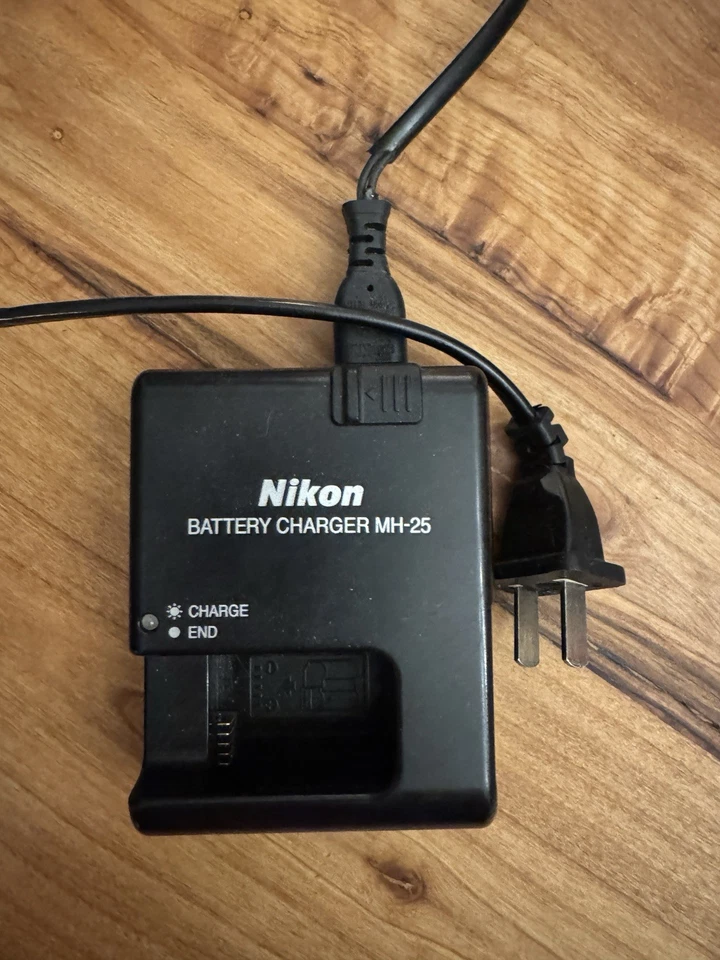 Nikon D7100 DSLR Bundle/Lens kit - Image 2 of 4