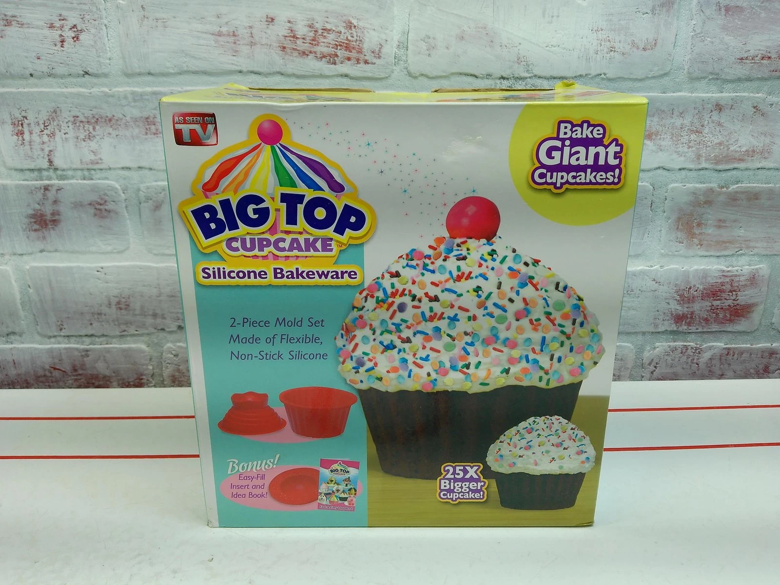Big Top Cupcake Silicone Bakeware Set 3pc Giant Cupcake Mold Red Non-Stick NIB