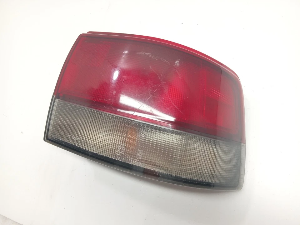 1993-1995 HYUNDAI SCOUPE REAR RIGHT SIDE TAIL LIGHT OEM, 166-58639 - Image 3 of 4