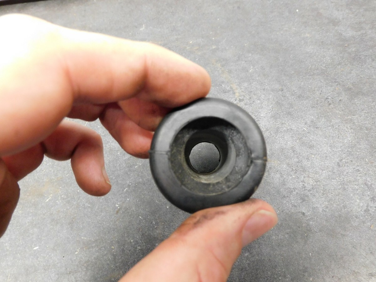 Kawasaki Z1 KZ H2 S1 S2 S3 NEW NOS Footrest Rubber 92076-024 2330