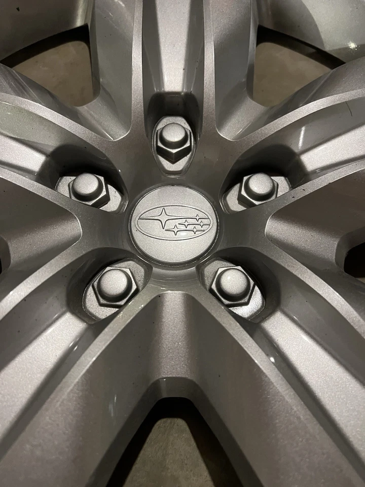 SUBARU LEGACY 17" TAPACUBOS CUBIERTA RUEDA FABRICANTE ORIGINAL PLATA 28811AL00A 2015-2020 Foto 2 de 4