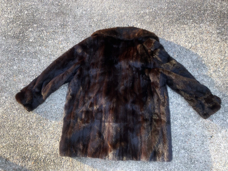 Casaco de pele de vison genuíno vintage – Wenger Furs – Feminino médio – marrom – pele completa - Imagem 2 de 4