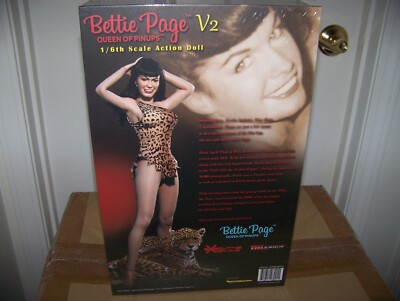 DYNAMITE SUPER RARE BETTIE PAGE QUEEN OF PINUPS 1/6 SCALE ACTION DOLL  MINT HTF