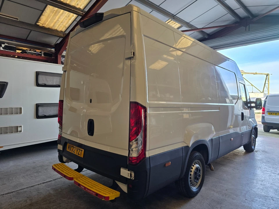 2022 Iveco Daily 35S14 Business Diesel 2.3 High Roof Service Van 3.5t Medium Wb - Image 4 of 4