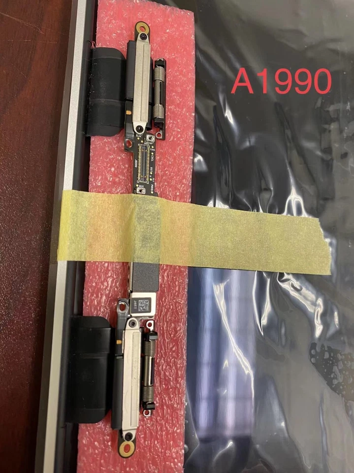 OEM Macbook Pro Retina 15" A1990 2018 LCD Screen Assembly EMC 3215 Gray Grade A - Image 2 of 3