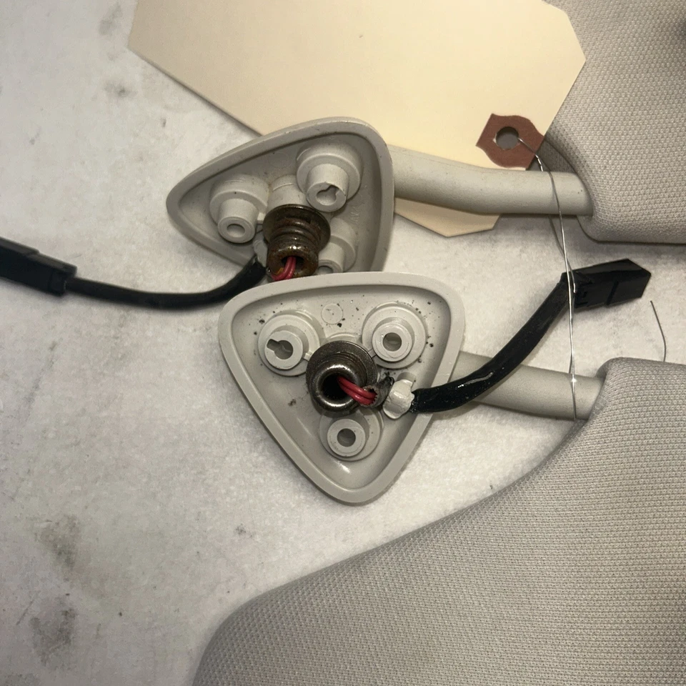 Parasoles Dodge Charger 2008-2010. Izquierda y derecha. Conductor y pasajero Foto 3 de 4