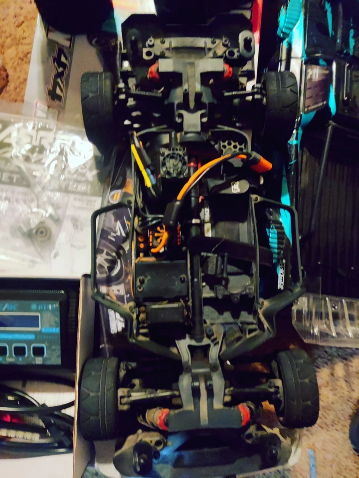 ARRMA Infraction 3s con cargador, batería RTR Foto 3 de 4