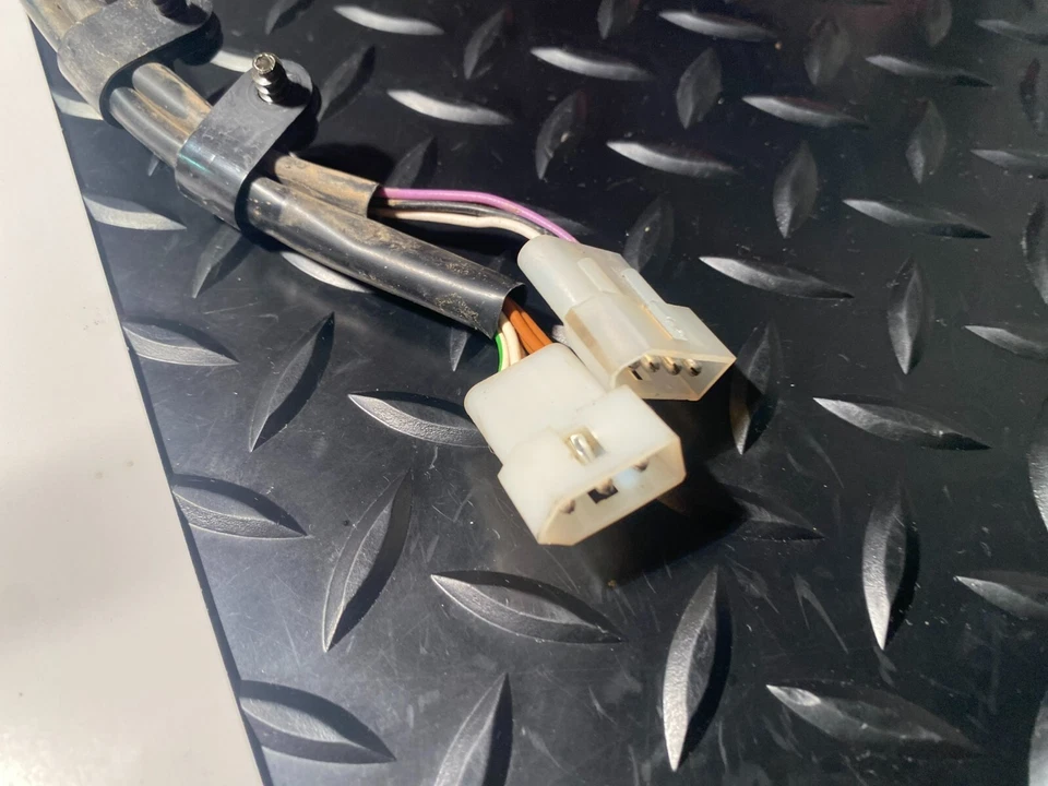 Suporte de placa 2005 KTM 950 COM lanterna traseira KTM ADVENTURE 950 FABRICANTE DE EQUIPAMENTO ORIGINAL - Imagem 4 de 4