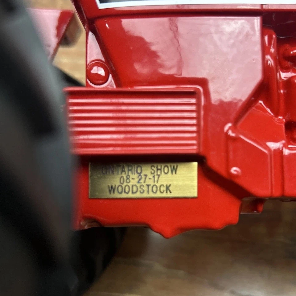 SCALE MODELS 1/16 IH INTERNATIONAL HYDRO 100 FARM TRACTOR 2017 ONTARIO TOY SHOW - Image 4 of 4