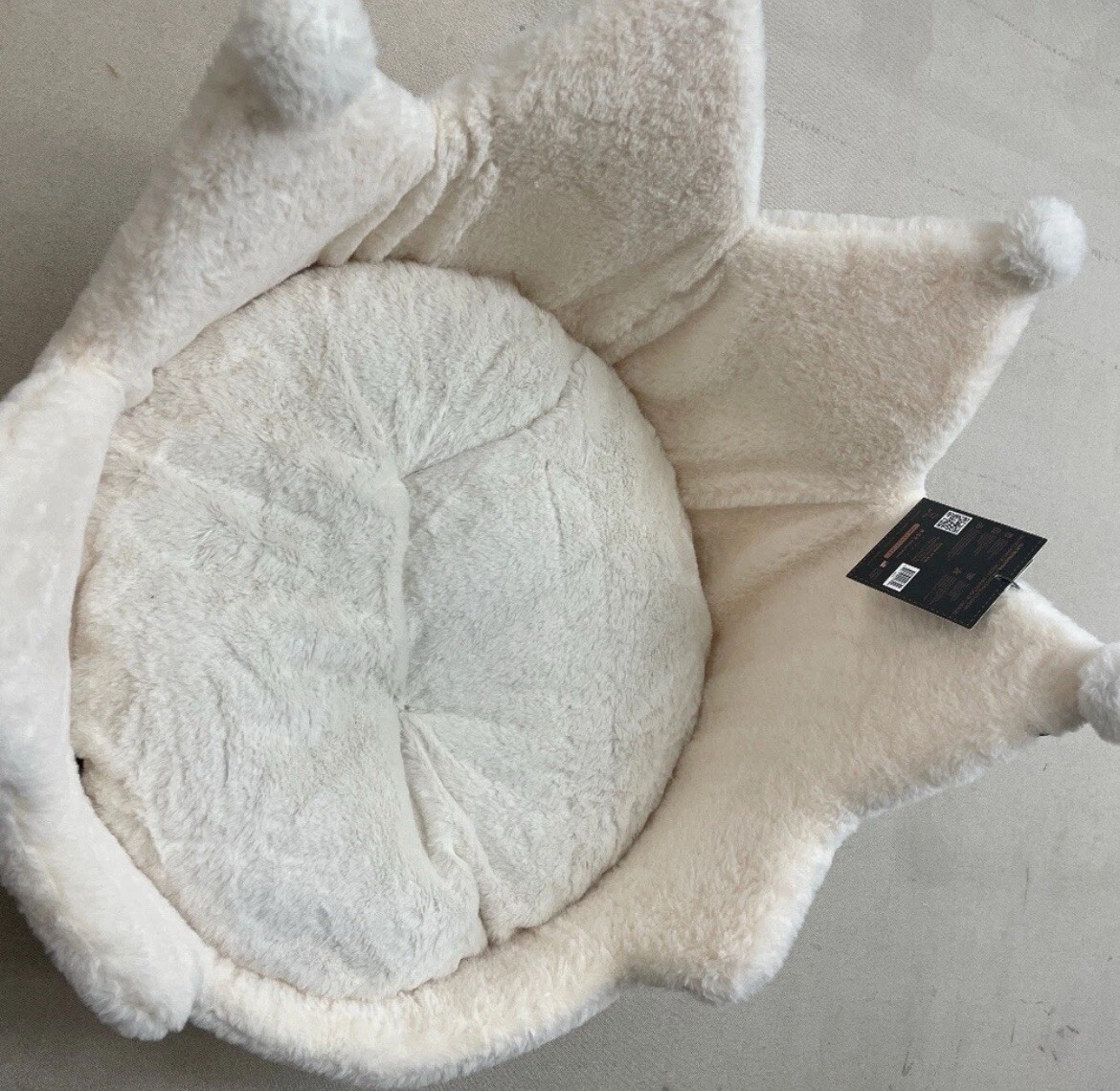 Nandog Cat Dog Fuzzy Crown Bed