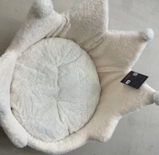 Nandog Cat Dog Fuzzy Crown Bed