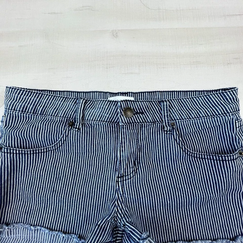 Pantalones Cortos Forever 21 Mujer 27 Azul Rayas Denim Corte Bajo Dobladillo Deshilachado Foto 2 de 4