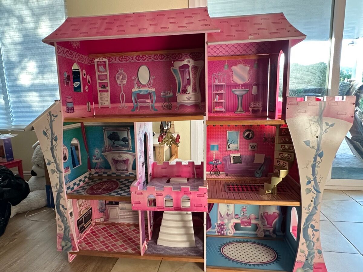 Barbie Dolls & Doll Houses