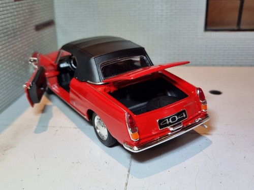 Peugeot 404 Red Cabriolet 1961 Welly Diecast Detailed G LGB 1:24 Scale Model Car - Picture 8 of 10