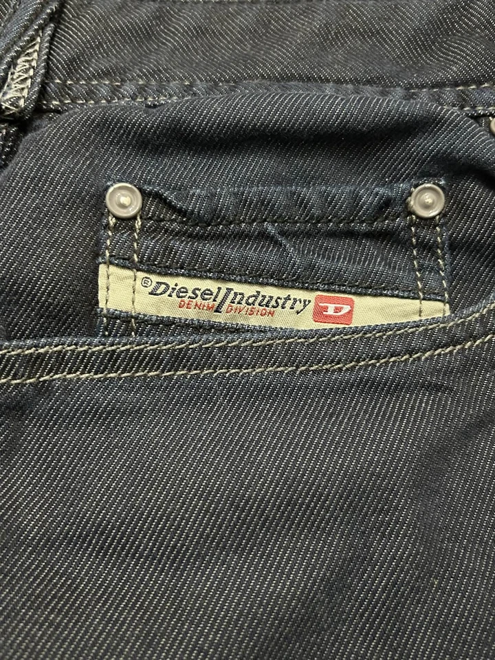 Pantalones de mezclilla para hombre Diesel ZATHAN W33 L30 Bootcut lavado oscuro 008LG Foto 2 de 4