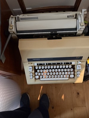 Vintage Hermes Ambassador Swiss Made Flaggschiff Modell Schreibmaschine QWERTZ Tastatur