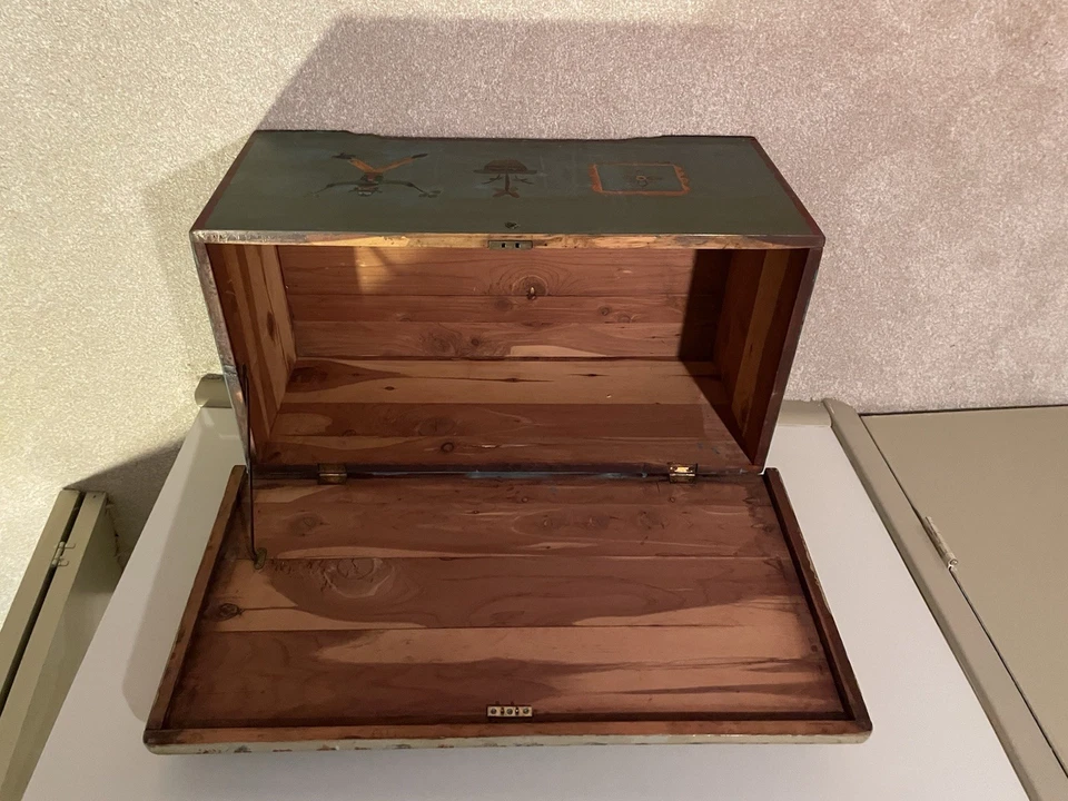 Small Hand painted Cedar Chest - Image 4 of 4