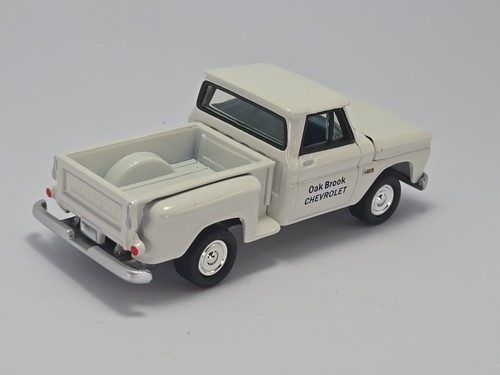 1st Gen 1960–1966 C10/K10 V-8 Stepside Pick-up 1/64 Scale Limited Edition - Picture 4 of 4