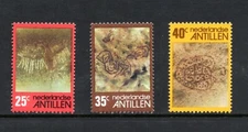 R6054   Netherlands Antilles   1977   petroglyphs  birds  turtles   3v.   MNH