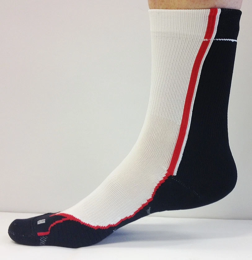 X L.E. Calcetines altos en rojo de Cannondale: calcetines de ciclismo de carretera Foto 2 de 3