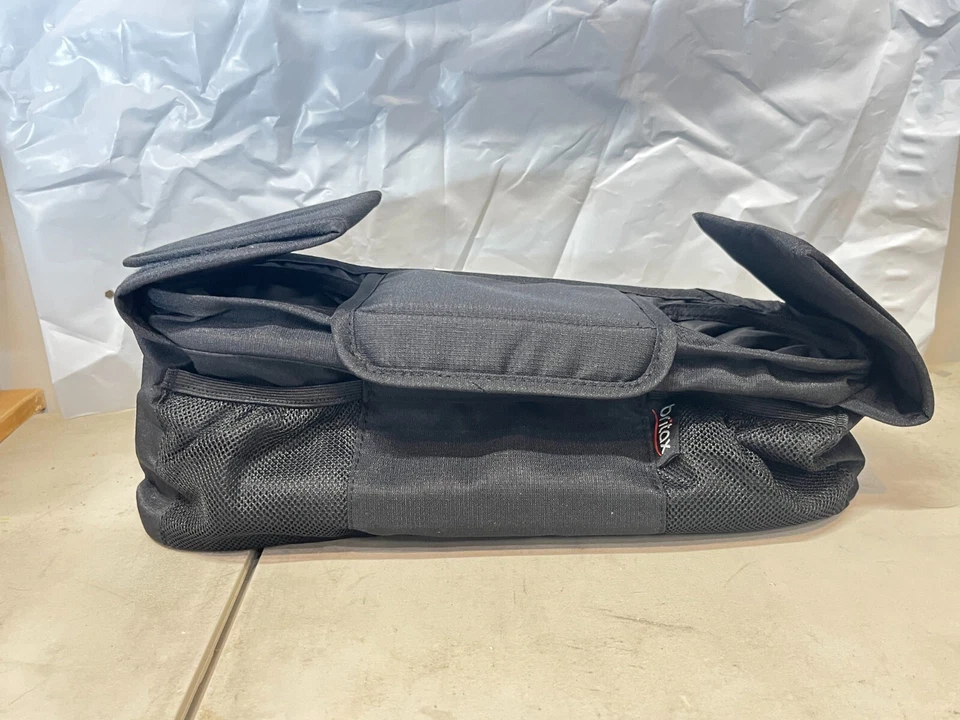 Organizador de cochecito Britax con portavasos aislantes | Compartimento central grande Foto 3 de 3