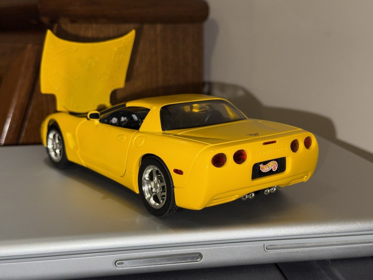 CHEVROLET CORVETTE シボレー　コルベット　1999 1:18 1/18 UT Models 1999 Chevrolet Corvette C5 Silver 🤝ALSO OPEN